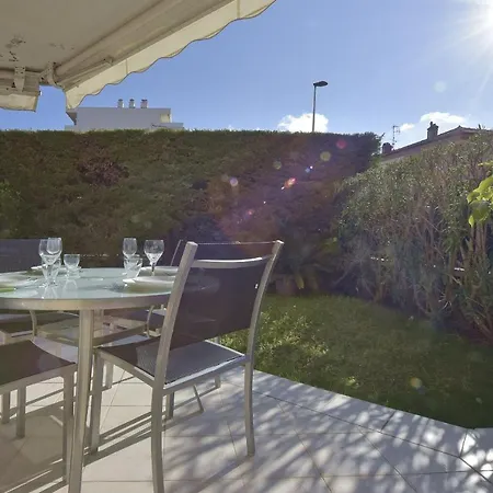 Only 5 Minutes On Foot From The Beaches! Palm Beach Ideal Family *