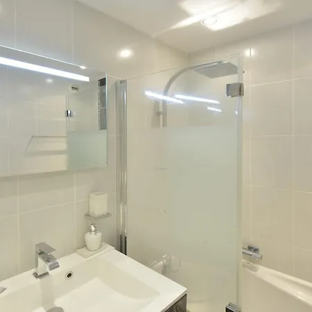 Only 5 Minutes On Foot From The Beaches! Palm Beach Ideal Family Cannes