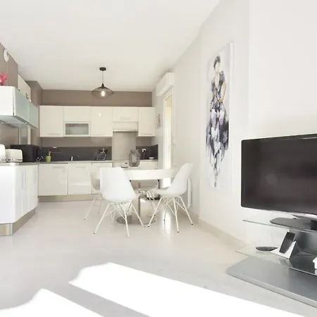 Only 5 Minutes On Foot From The Beaches! Palm Beach Ideal Family Apartamento Cannes
