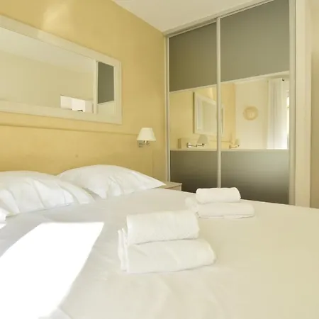 Only 5 Minutes On Foot From The Beaches! Palm Beach Ideal Family Apartamento *
