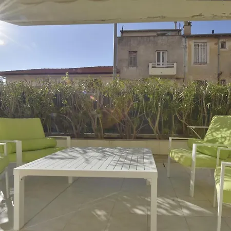 Only 5 Minutes On Foot From The Beaches! Palm Beach Ideal Family *